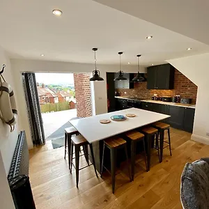  Holiday home Aboos - Luxury Renovated With Parking